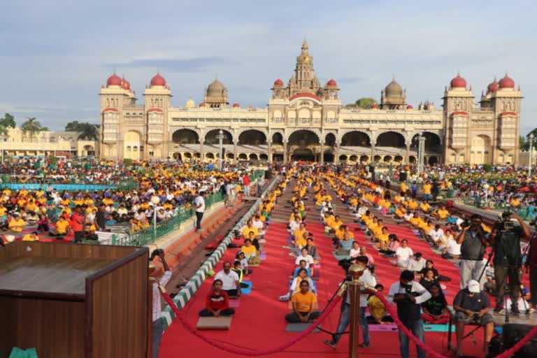 ಯೋಗ ಮಾಡುವ ಯೋಗ ಮಾಡುವ ವೇದಿಕೆವೇದಿಕೆ