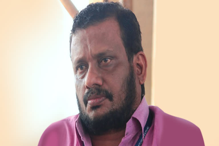 vr sudheesh  writer vr sudheesh arrested  Young Publisher complainted aganist vr sudheesh  vr sudheesh arrested for misbehave against woman publisher  വിആര്‍ സുധീഷ്  വിആര്‍ സുധീഷില്‍ അറസ്റ്റില്‍  കോഴിക്കോട് ടൗൺ പൊലീസ്  Kozhikode Town Police