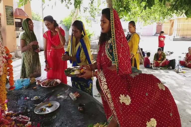 Vat Purnima 2022: આજે વટ સાવિત્રી પૂર્ણિમા વ્રત, જાણો પૂજાની રીત, શુભ સમય, તહેવારનું મહત્વ