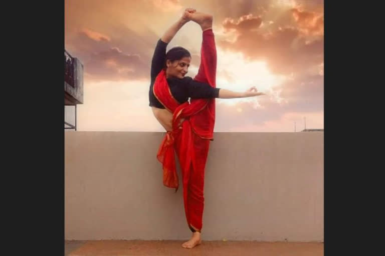 Priya Ahuja makes new record for Ashtavakrasana of Yoga, name to be recorded in Guinness Book
