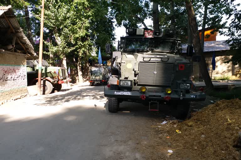 Gun shots heard in kujjar kulgam, security forces on the job