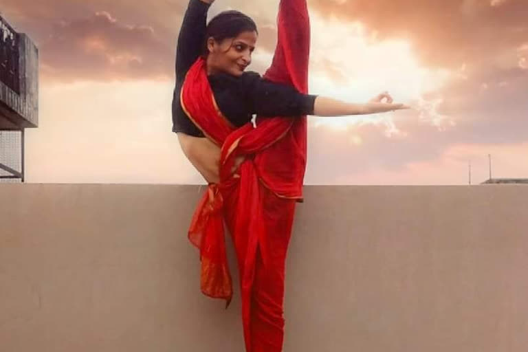 Priya Ahuja made a new record for Ashtavakrasana of Yoga, name will be recorded in Guinness Book