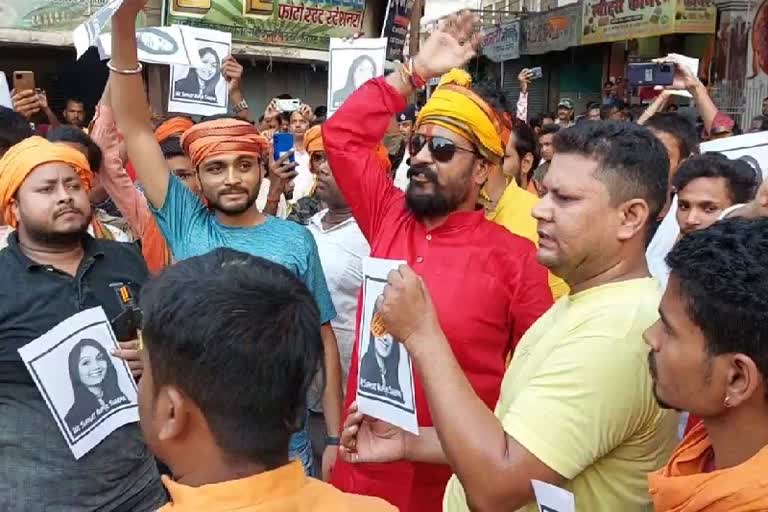 हाजीपुर में नूपुर शर्मा के समर्थन में प्रदर्शन करते हिंदू पुत्र कार्यकर्ता