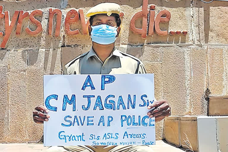 ar constable protest with placard asking to save ap police at ananthapur