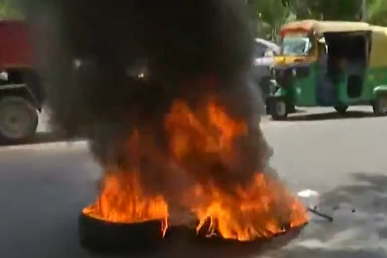 Congress workers protest