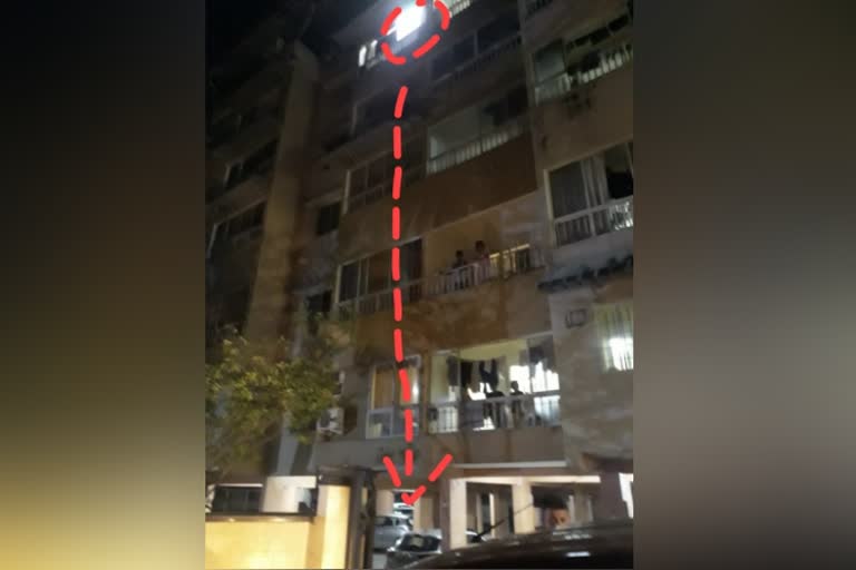 One Girl falls from 5th floor and died