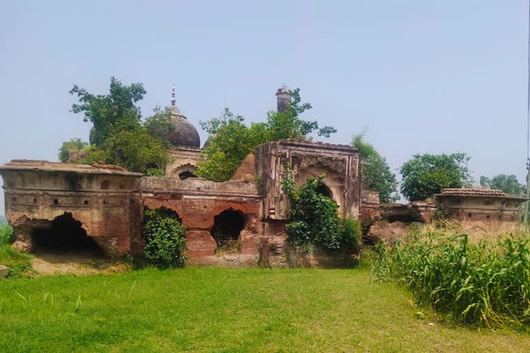 ہندووں نے خستہ حال تاریخی مسجد کی مرمت کا بیڑا اٹھایا