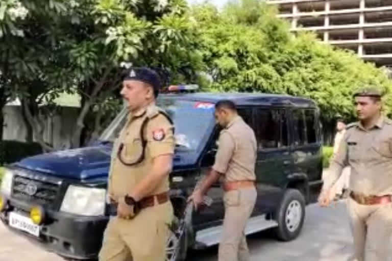 चीनी घुसपैठियों के ठिकाने पर पुलिस की रेड