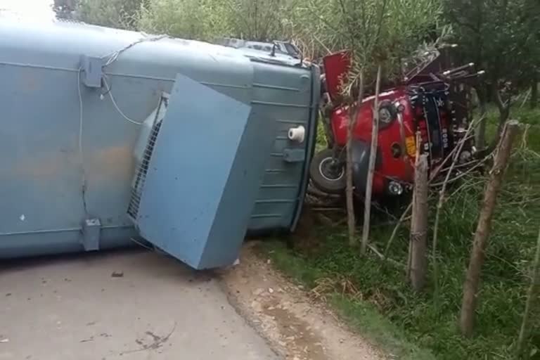 8 CRPF men and an auto driver injured in Kulgam accident  eight CRPF men and a civilians injured in Kulgam accident  കുൽഗാമിൽ സുരക്ഷാസേന സഞ്ചരിച്ച വാഹനം അപകടത്തിൽപ്പെട്ടു  എട്ട് സിആർപിഎഫ് ജവാന്മാർക്കും ഒരു സാധാരണക്കാരനും പരിക്ക്  കുൽഗാം അപകടം  കുൽഗാം സുരക്ഷാസേന വാഹനാപകടം  കുൽഗാം സിആർപിഎഫ് ജവാന്മാുടെ റോഡപകടം  CRPF officials vehicle accident