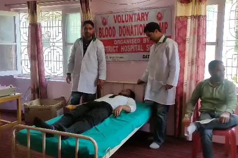 Blood Donation Camp in Shopian: شوپیاں میں خون عطیہ کیمپ کا انعقاد