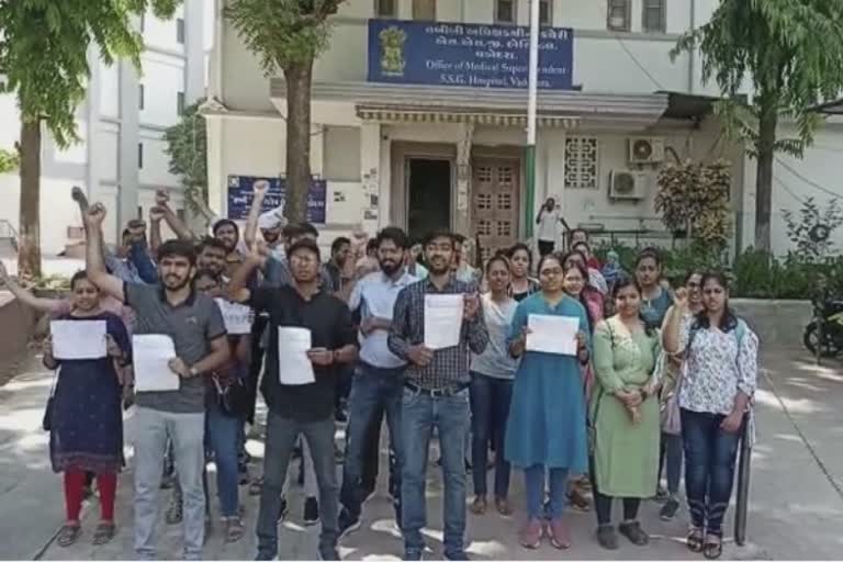 Docters Strike in SSG Hospital : તબીબોની હડતાળ યથાવત, આજે શો કાર્યક્રમ આપ્યો જૂઓ