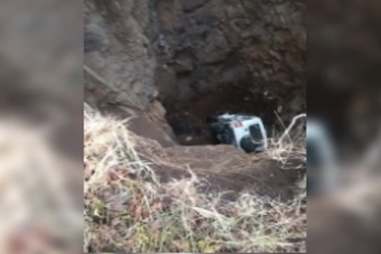 Seven killed as SUV falls into well in MP