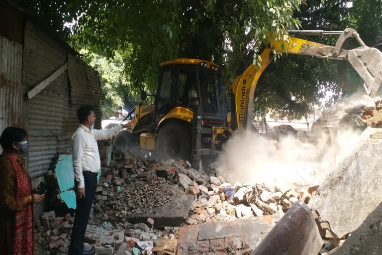 Administration took action against encroachment in Kashipur Haldwani