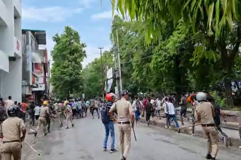 Haldwani Police lathicharge