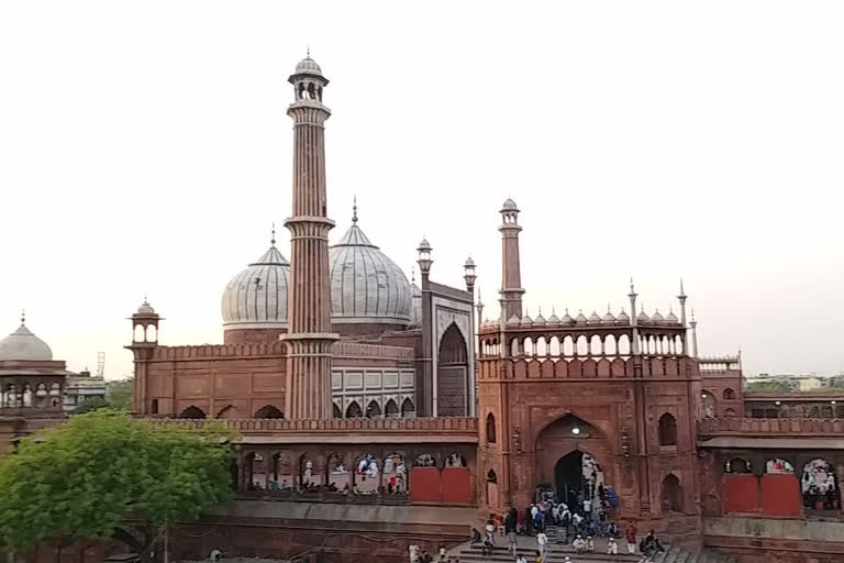 Friday prayers held peacefully at jama masjid