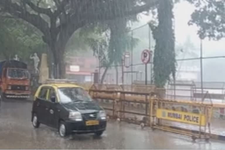 Light showers in Mumbai