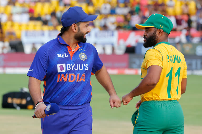 sa-win-toss-for-4th-time-once-again-opts-to-field-against-india