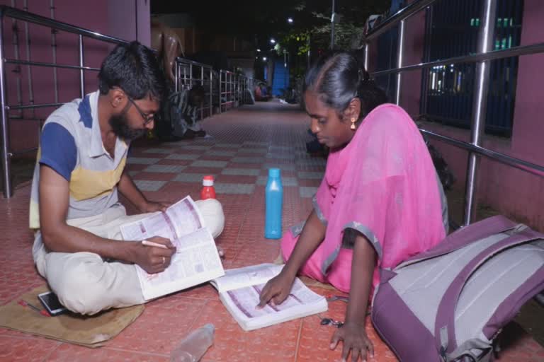 Tirunelveli City coporation keeps Park opened for youths to prepare for competitive exams  Tamil Nadu news  TNPSC exames  Sarojini Park  തിരുനെൽവേലി സിറ്റി കോർപ്പറേഷന്‍  സരോജിനി പാര്‍ക്ക്  തിരുനെൽവേലി