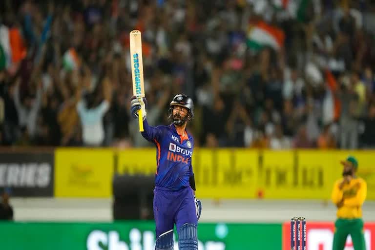 Dinesh Karthik  Dinesh Karthik breaks MS Dhoni s record  India vs SA 4th T20I  India vs South Africa  ഇന്ത്യ vs ദക്ഷിണാഫ്രിക്ക  ദിനേഷ്‌ കാര്‍ത്തിക്  എംഎസ്‌ ധോണി  ദിനേഷ്‌ കാര്‍ത്തിക് ടി20 റെക്കോഡ്  Dinesh Karthik T20I record