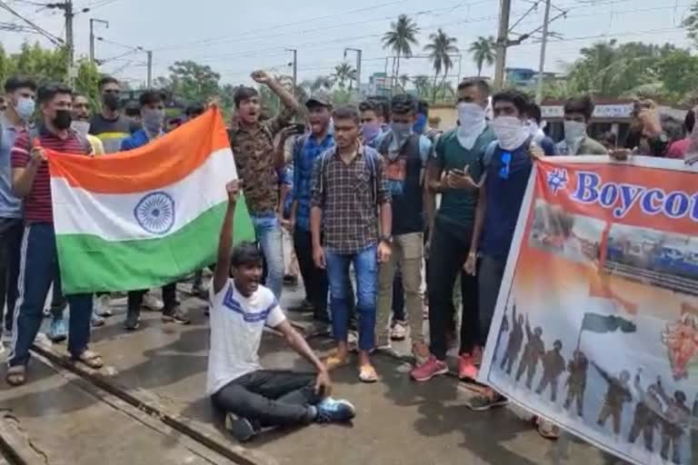 Agnipath Scheme protest: Rail Blocked at Barrackpore station, rail service disrupted