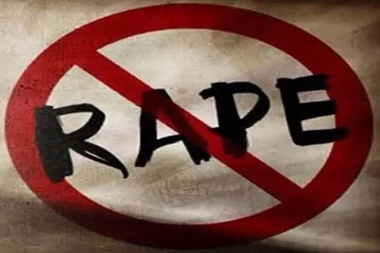 telangana bachuppally rape attempt  telangana rape attempt against young woman  തെലങ്കാനയില്‍ യുവതിയെ പീഡിപ്പിക്കാന്‍ ശ്രമം  തെലങ്കാനയില്‍ യുവതിയെ പീഡിപ്പിക്കാന്‍ ശ്രമിച്ച സുഹൃത്തിനായി തെരച്ചില്‍ ഊര്‍ജിതം