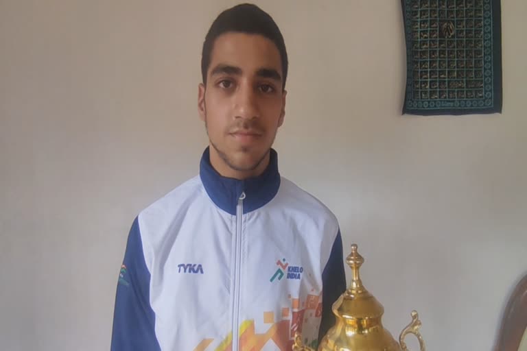 son-of-a-tailor-adil-altaf-from-srinagar-wins-gold-medal-in-khelo-india