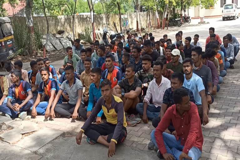 youth protest against agneepath scheme in solapur