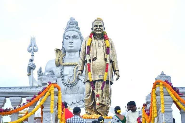 dr-rn-shetty-statue-unveiled-in-murudeshwar