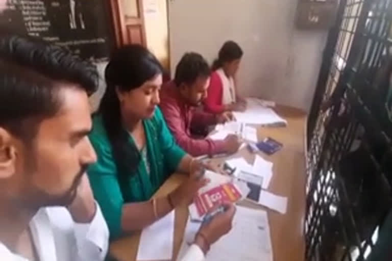 11 thousand ineligible beneficiaries have surrendered ration cards in Pauri district.