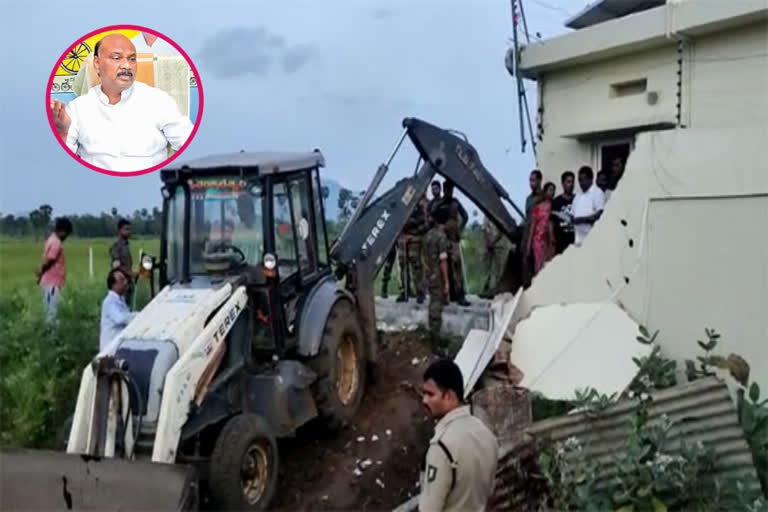 police surrounded tdp leader ayyannapatrudu house