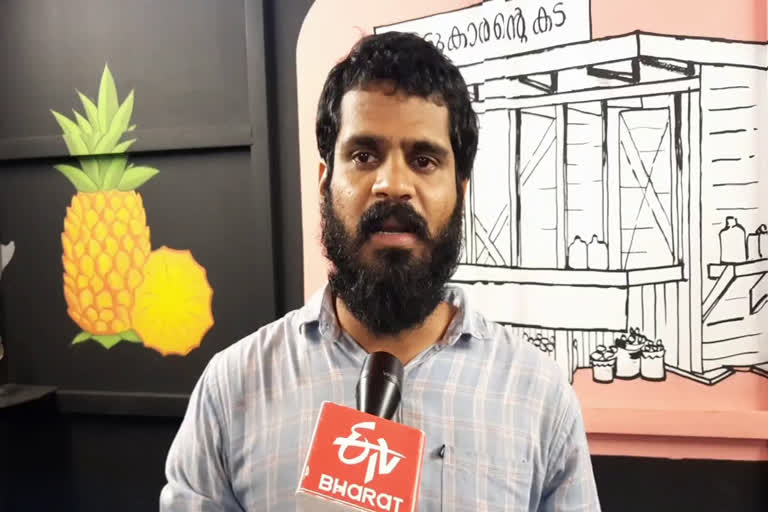 #pta blood  social worker vineeth adoor  story of a man who loves social services from adoor pathanamthitta  blood donation  social services  blood bank history adoor pathanamthitta  അടൂരിലെ വിനീതിന്‍റെ കൂട്ടുകാരന്‍റെ കട ശ്രദ്ധേയമാകുന്നു  രക്തദാനം ആശയമാക്കി ഒരു ജ്യൂസ് കട  രക്തദാനം