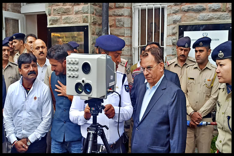 Suresh Bhardwaj gave modern equipment to Shimla Police
