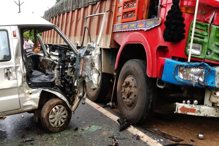 Lorry Omni Accident