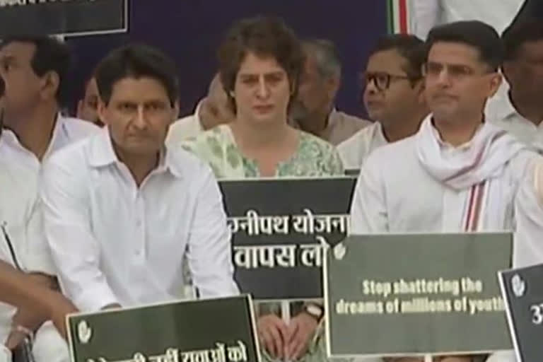 Cong launches Satyagrah against 'Agnipath' at Jantar Mantar