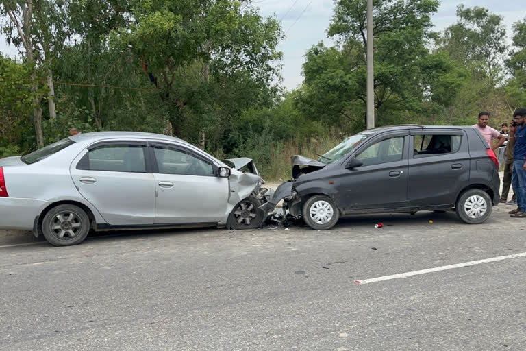 Two Cars Collide in Una