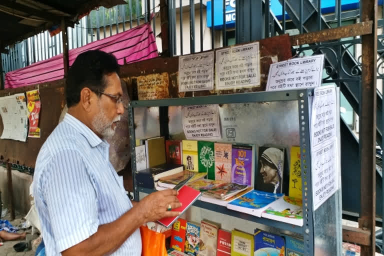 Kolkata's roadside library: A unique initiative to revive interest in books