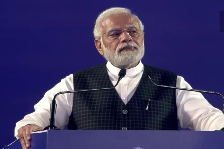 chess  44th Chess Olympiad  Prime Minister  Narendra Modi  Modi launched the torch of 44th Chess Olympiad  44वें चेस ओलंपियाड  टॉर्च रिले  इंद्रा गांधी स्टेडियम  प्रधानमंत्री नरेंद्र मोदी