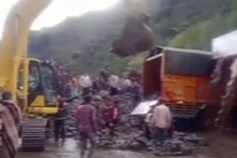 Heavy rains landslide kill driver damage shops in Jammu Kashmir Poonch district