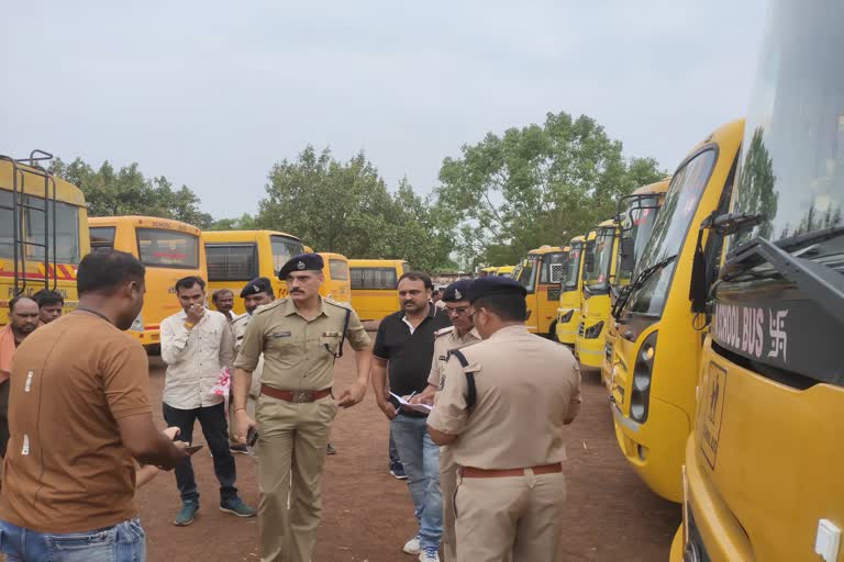 Durg traffic police checked school buses