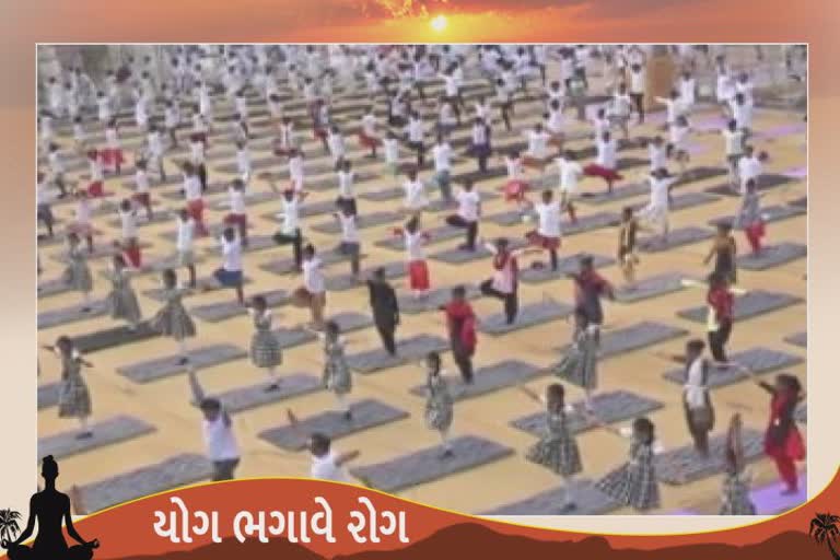 International Yoga Day 2022 : માં અંબાના ચાચર ચોકમાં યોગનો ભવ્ય કાર્યક્રમ