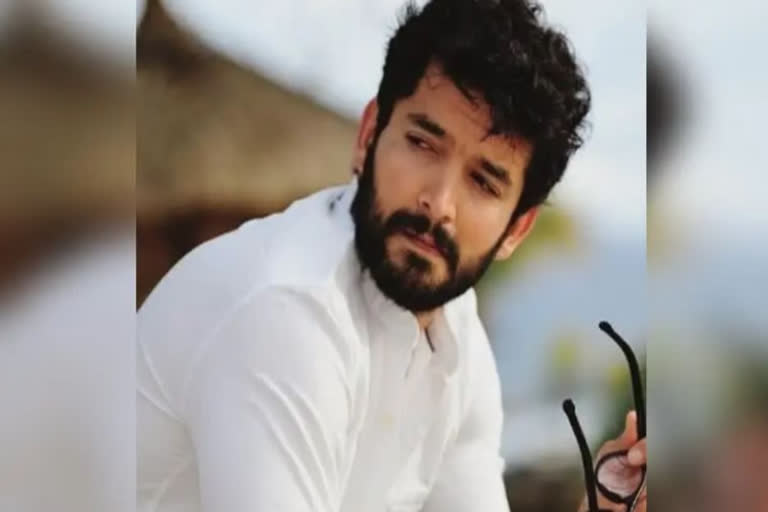 Actor Digant sufferers serious injury at Goa beach