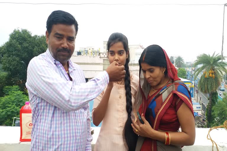 khushi-kumari-become-district-topper-in-matric-result-in-ranchi