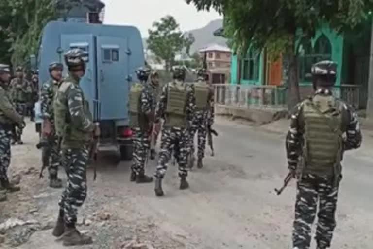 Five houses attached for harboring terrorists Srinagar