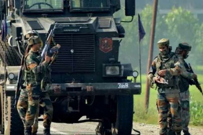 3 Lashkar-e-Taiba associates arrested in J-K's Budgam  ബുദ്‌ഗാമില്‍ മൂന്ന് ലഷ്‌കര്‍ തീവ്രവാദികള്‍ അറസ്റ്റില്‍  ബുദ്‌ഗാമില്‍ മൂന്ന് ലഷ്‌കര്‍ ഭീകരവാദികള്‍ അറസ്റ്റില്‍  കശ്‌മീരില്‍ ഭീകരവാദികള്‍ അറസ്റ്റില്‍  Lashkar e Taiba associates arrested in Budgam  ശ്രീനഗര്‍ ജമ്മു കശ്‌മീര്‍