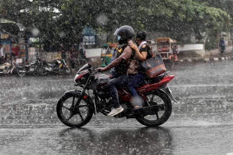 കേരളത്തില്‍ മഴ  kerala rain updates  rain alert today  heavy rainfall in kerala  kerala weather updates  കേരളം കാലവര്‍ഷം  കേരളത്തില്‍ കനത്ത മഴ തുടരും  മഴ ജാഗ്രത നിര്‍ദേശം