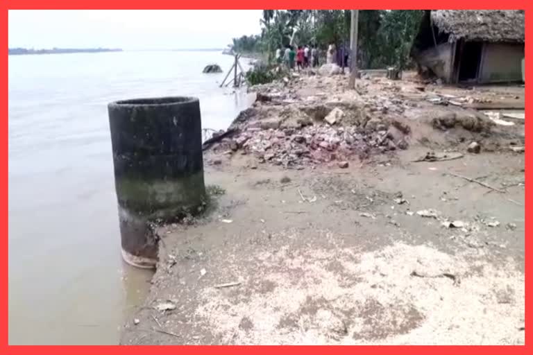 locals-of-bihpuria-offers-prayers-to-get-rid-of-erosion