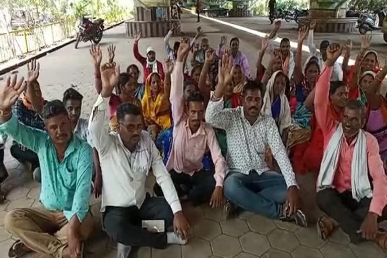 demonstration-of-school-sweepers-in-rajnandgaon