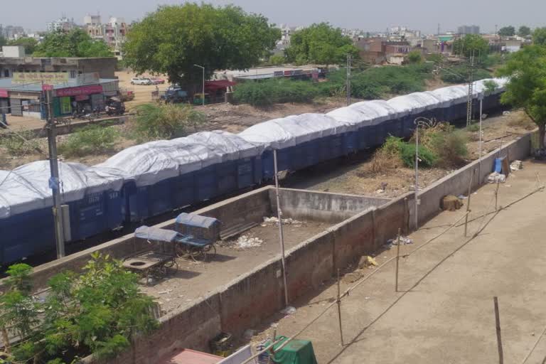 Ahmedabad Railway Freight : અમદાવાદ રેલમંડળ કમાણીમાં 82 દિવસમાં મેળવી આવડી મોટી રકમ