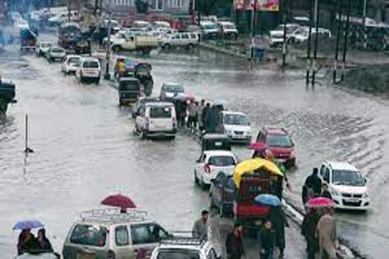 2 tourists from Uttarakhand trapped in heavy rain in Kashmir