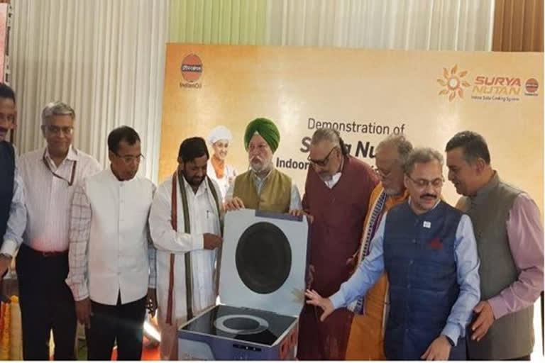 indian-oil-unveils-indoor-solar-cooking-stove